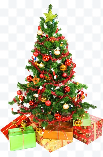 Árbol de Navidad decorado con adornos rojos y dorados y regalos envueltos.