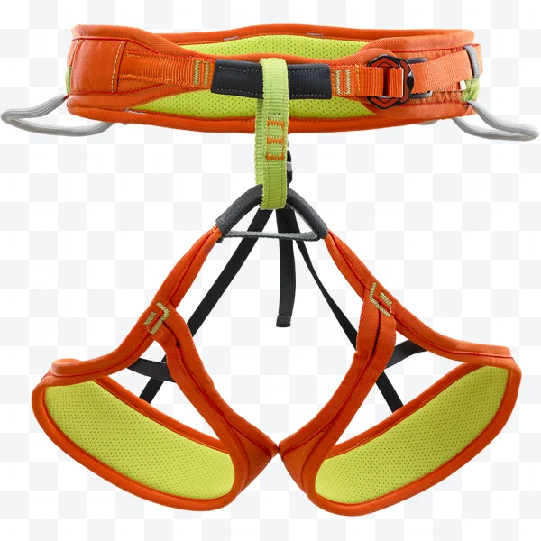 Arnés de escalada naranja con acolchado verde visto de frente