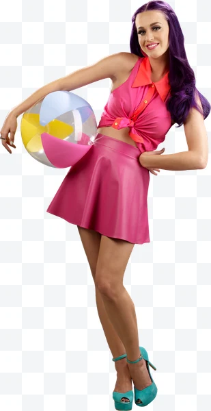 Katy Perry con cabello morado y ropa rosa sosteniendo una pelota de playa