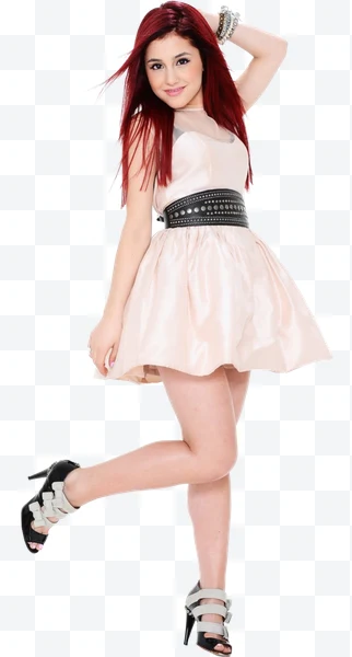 Mujer con vestido rosa y cabello rojo posando con una pierna levantada
