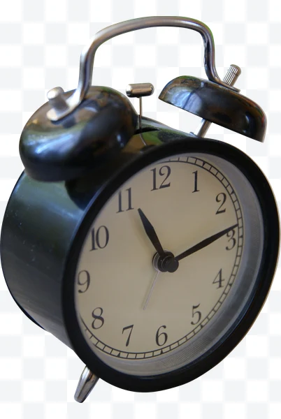 Reloj despertador clásico negro con doble campana y manecillas negras.