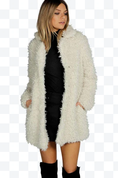 Retrato de Mujer con abrigo de peluche blanco